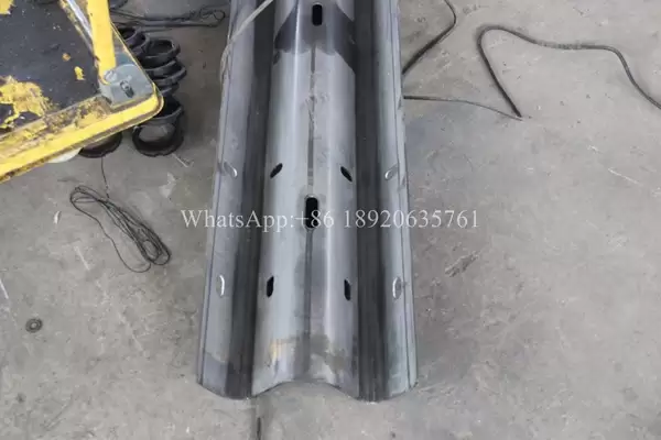 highway guardrail roll forming machine