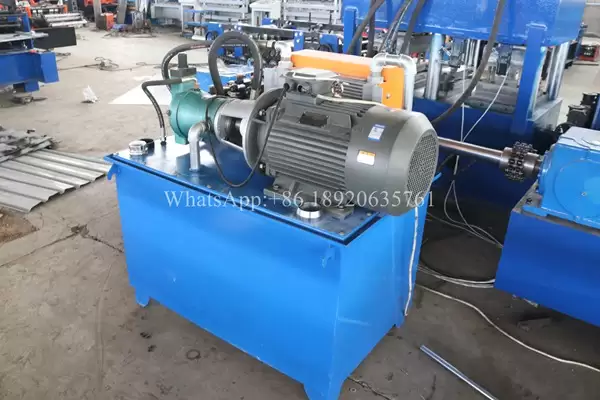 highway guardrail roll forming machine