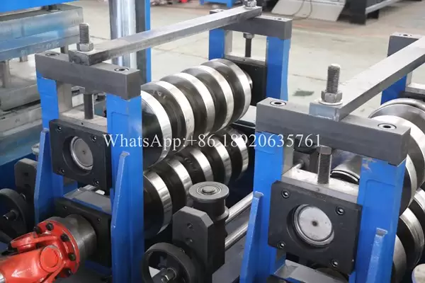 highway guardrail roll forming machine