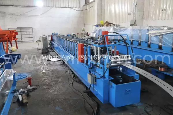 High-efficiency solar bracket roll forming machine