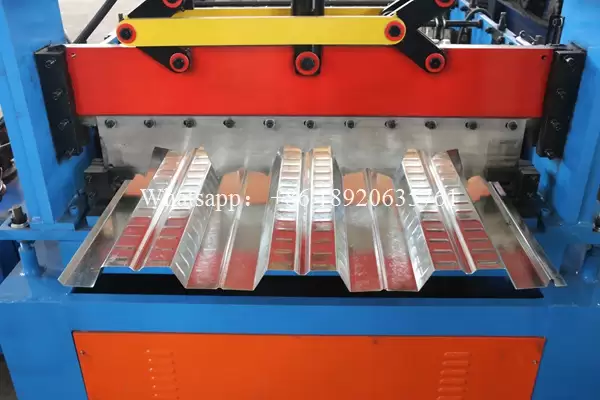 floor decking machine