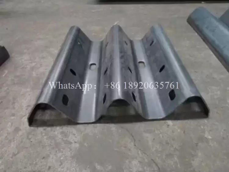High Speed Three-wave Highway Guardrail Roll Forming Machine High Speed Three-wave Highway Guardrail Roll Forming Machine