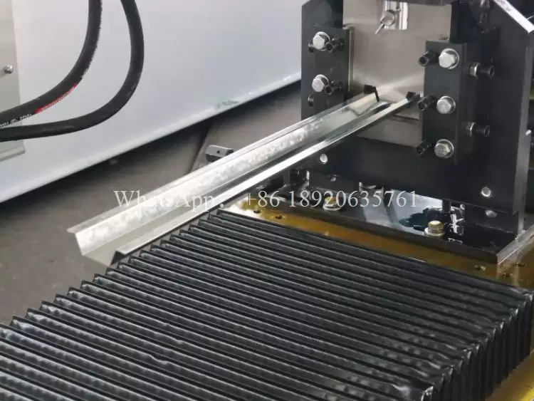 Equipo para Fabricar Montantes Metálicos Perfil Omega Equipo para Fabricar Montantes Metálicos Perfil Omega