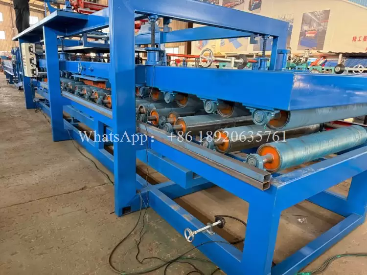 EPS Sandwich Panel Roll Forming Machine Production Line EPS Sandwich Panel Roll Forming Machine Production Line