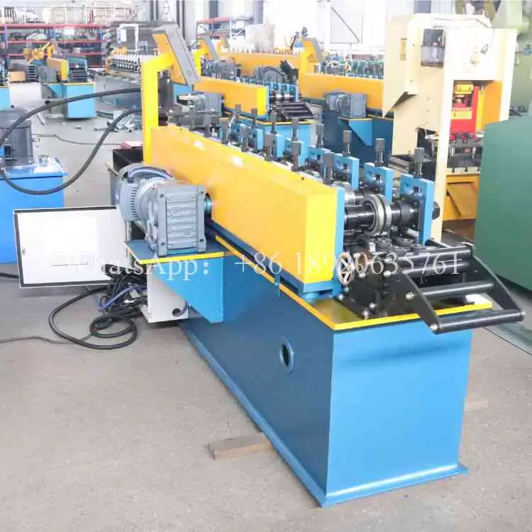 Maquina para hacer metalcom Perfil L Acero Ligero